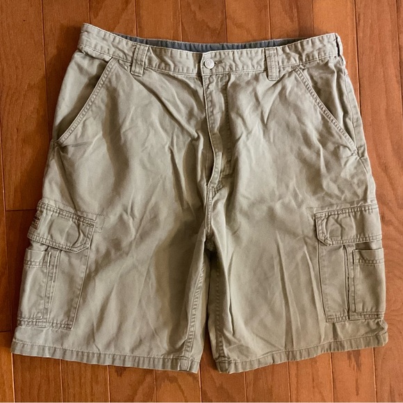 Wrangler Est 1947 100% Cotton Multi Pocket Men’s Zipper 🪰 Cargo Shorts! - Picture 3 of 5